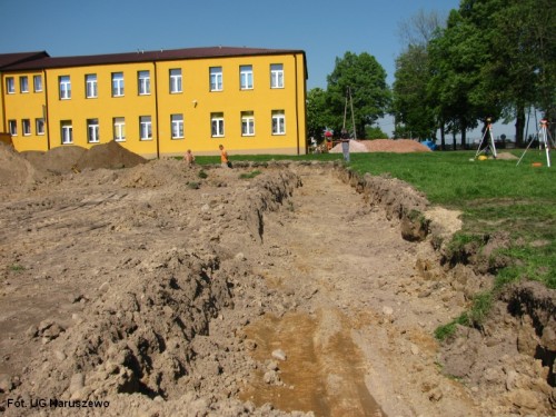 Budowa zespołu boisk i urządzeń lekkoatletycznych_15.05.2013r. (4)