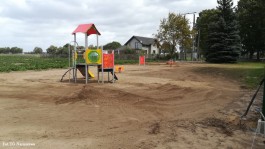 Budowa placu zabaw w Naruszewie20.09 (7)