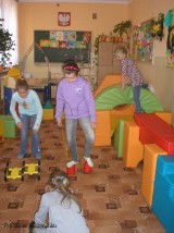 Radosna Szkoła_SP w Radzyminku_2010_045