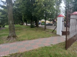 Poprawa stanu technicznego boiska w Naruszewie_30_31_08_2022 (14)
