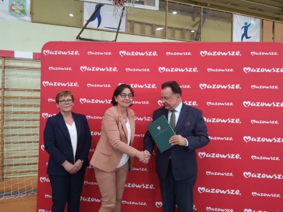 Podpsianie umowy w UM_06_08_2021 (1)