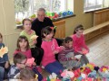 Zajęcia_Papierowy uśmiech_wykonywanie palmy (25)