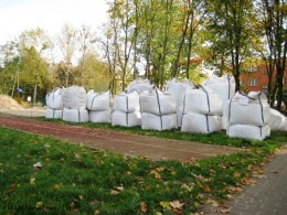 Budowa boiska do piłki siatkowej przy ZS w Nacpolsku_09.10.2014r.