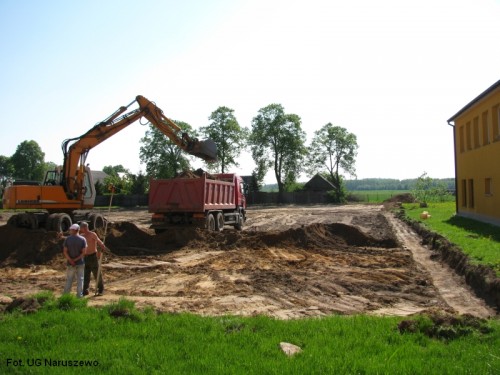 Budowa zespołu boisk i urządzeń lekkoatletycznych_15.05.2013r. (13)