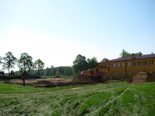 Budowa zespołu boisk i urządzeń lekkoatletycznych_15.05.2013r. (10)