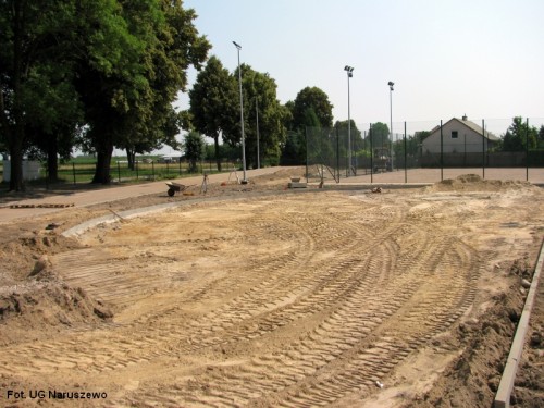 Budowa zespołu boisk i urządzeń lekkoatletycznych_27.06.2013r. (31)