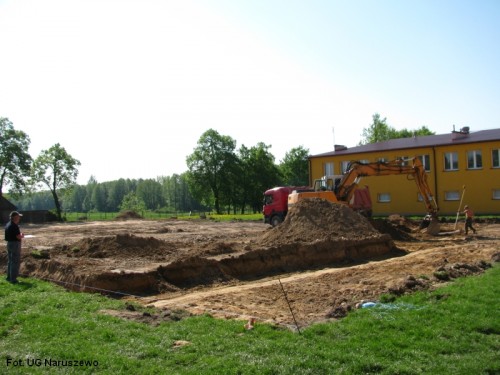 Budowa zespołu boisk i urządzeń lekkoatletycznych_15.05.2013r. (8)