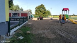 Budowa placu zabaw w Naruszewie20.09 (2)