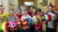 Zajęcia_Papierowy uśmiech_wykonywanie palmy (41)