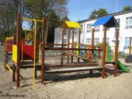Budowa placu zabaw w Radzyminku_09.10.2014r. (3)