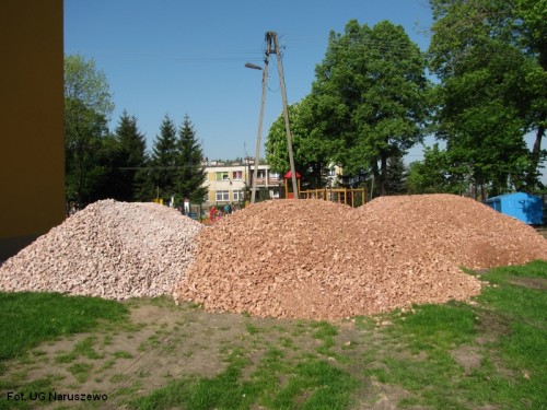 Budowa zespołu boisk i urządzeń lekkoatletycznych_15.05.2013r. (9)