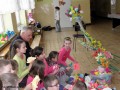 Zajęcia_Papierowy uśmiech_wykonywanie palmy (26)