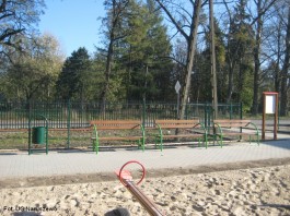 Budowa placów zabaw w Krysku i w Nacpolsku_28.10.2014r._Nacpolsk (4)