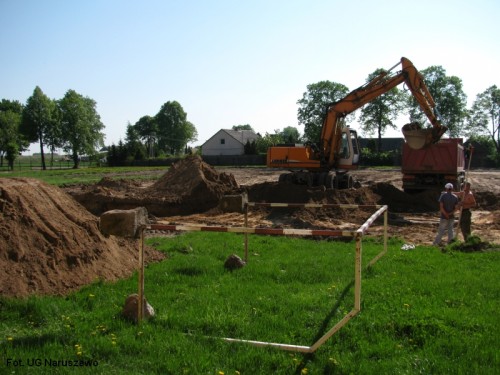Budowa zespołu boisk i urządzeń lekkoatletycznych_15.05.2013r. (11)