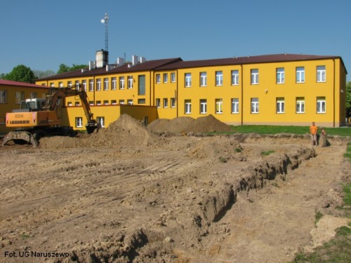 Budowa zespołu boisk i urządzeń lekkoatletycznych_15.05.2013r. (3)