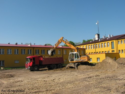 Budowa zespołu boisk i urządzeń lekkoatletycznych_15.05.2013r. (2)