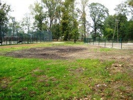 Budowa boiska do piłki siatkowej przy ZS w Nacpolsku_11.09.2014r. (3)