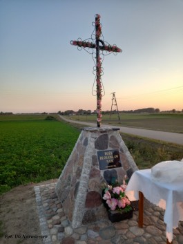 Renowacja krzyża w Zaborowie (1)