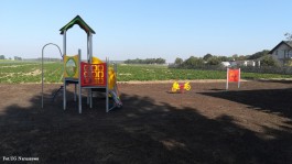 Budowa placu zabaw w Naruszewie20.09 (11)
