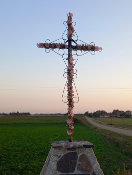 Renowacja krzyża w Zaborowie (2)