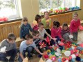 Zajęcia_Papierowy uśmiech_wykonywanie palmy (23)